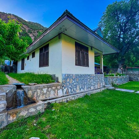 Chitral Inn Resort エクステリア 写真